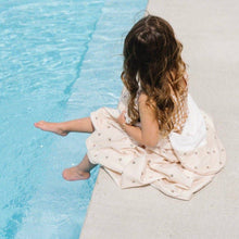 Load image into Gallery viewer, HOODED TOWELS