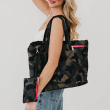 Load image into Gallery viewer, Presley Puffer Quilted Tote Bag With Pouch