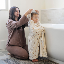 Load image into Gallery viewer, HOODED TOWELS