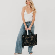 Load image into Gallery viewer, Presley Puffer Quilted Tote Bag With Pouch
