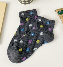 Load image into Gallery viewer, Colorful Daisy Flower Embroidery Socks
