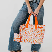 Load image into Gallery viewer, Presley Puffer Quilted Tote Bag With Pouch
