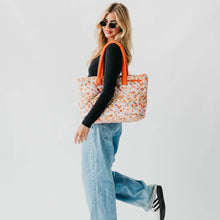 Load image into Gallery viewer, Presley Puffer Quilted Tote Bag With Pouch
