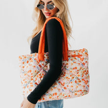 Load image into Gallery viewer, Presley Puffer Quilted Tote Bag With Pouch
